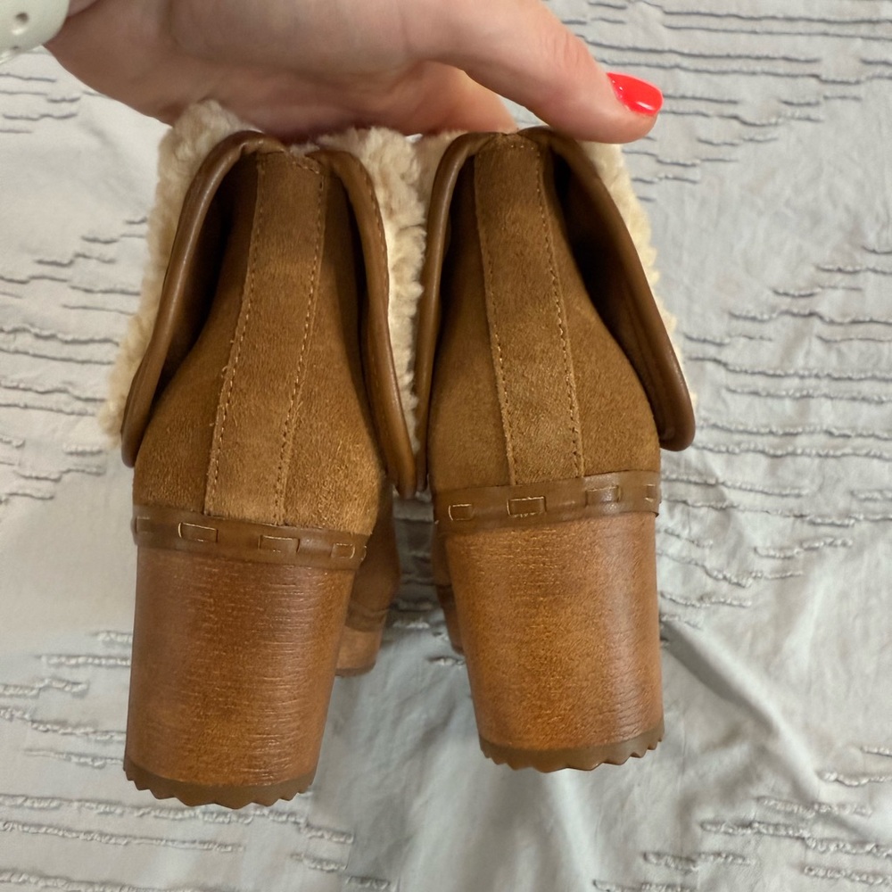 NWOB Crown Vintage Women's Tan Shearling-Lined Ankle Boots - Picture 12 of 12